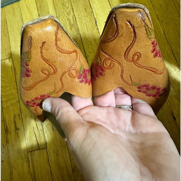 Salpy hand tooled and painted leather mules/clogs/slides - Picture 5 of 6